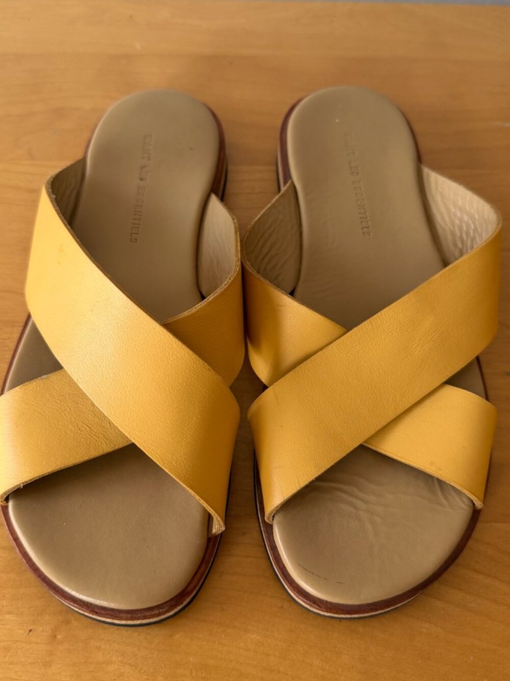 WANT LES ESSENTIELS CROSSOVER LEATHER FLAT SANDAL SIZE 37